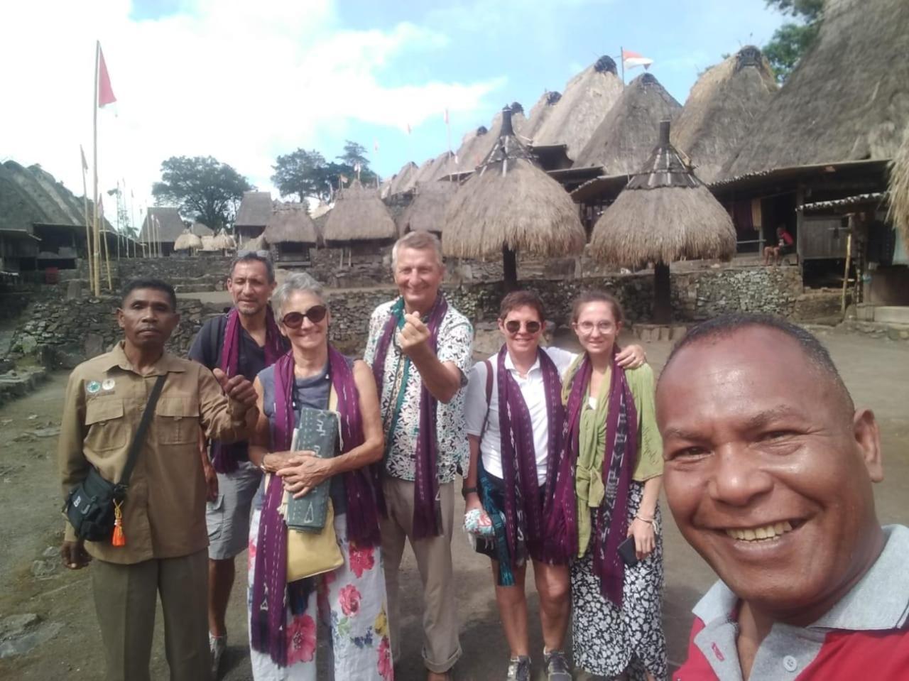 Arnolds Familly Homestay Bajawa Extérieur photo