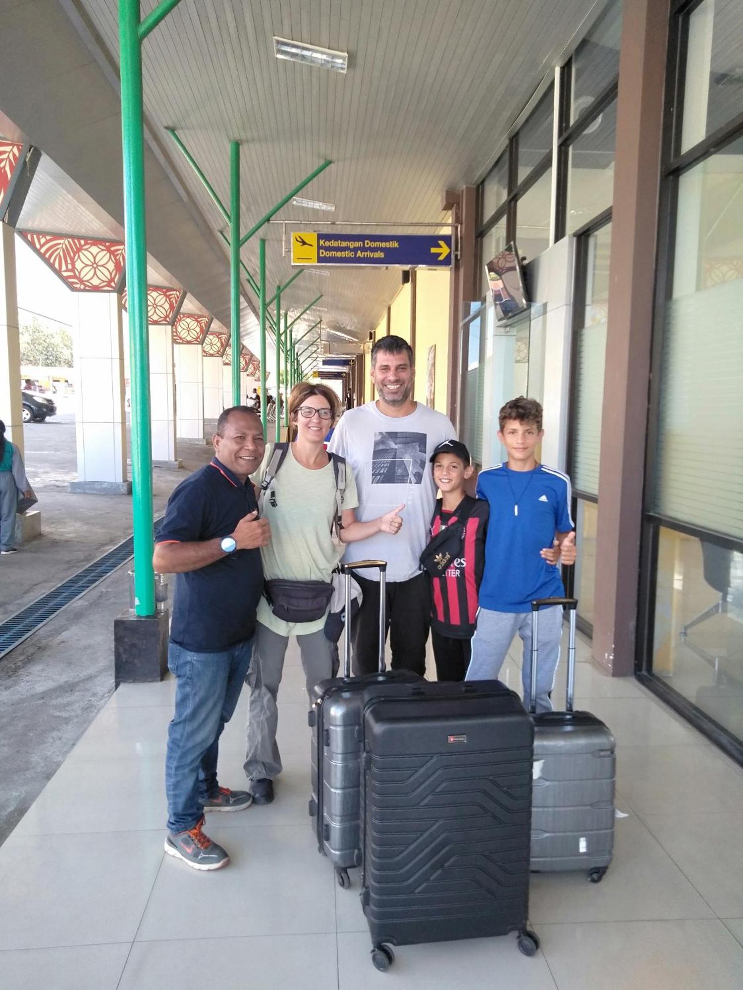 Arnolds Familly Homestay Bajawa Extérieur photo