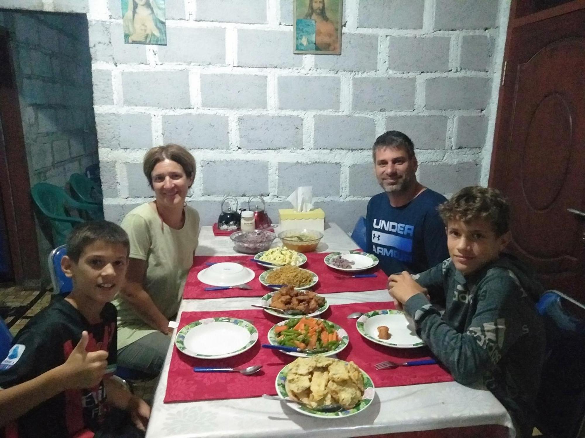 Arnolds Familly Homestay Bajawa Extérieur photo
