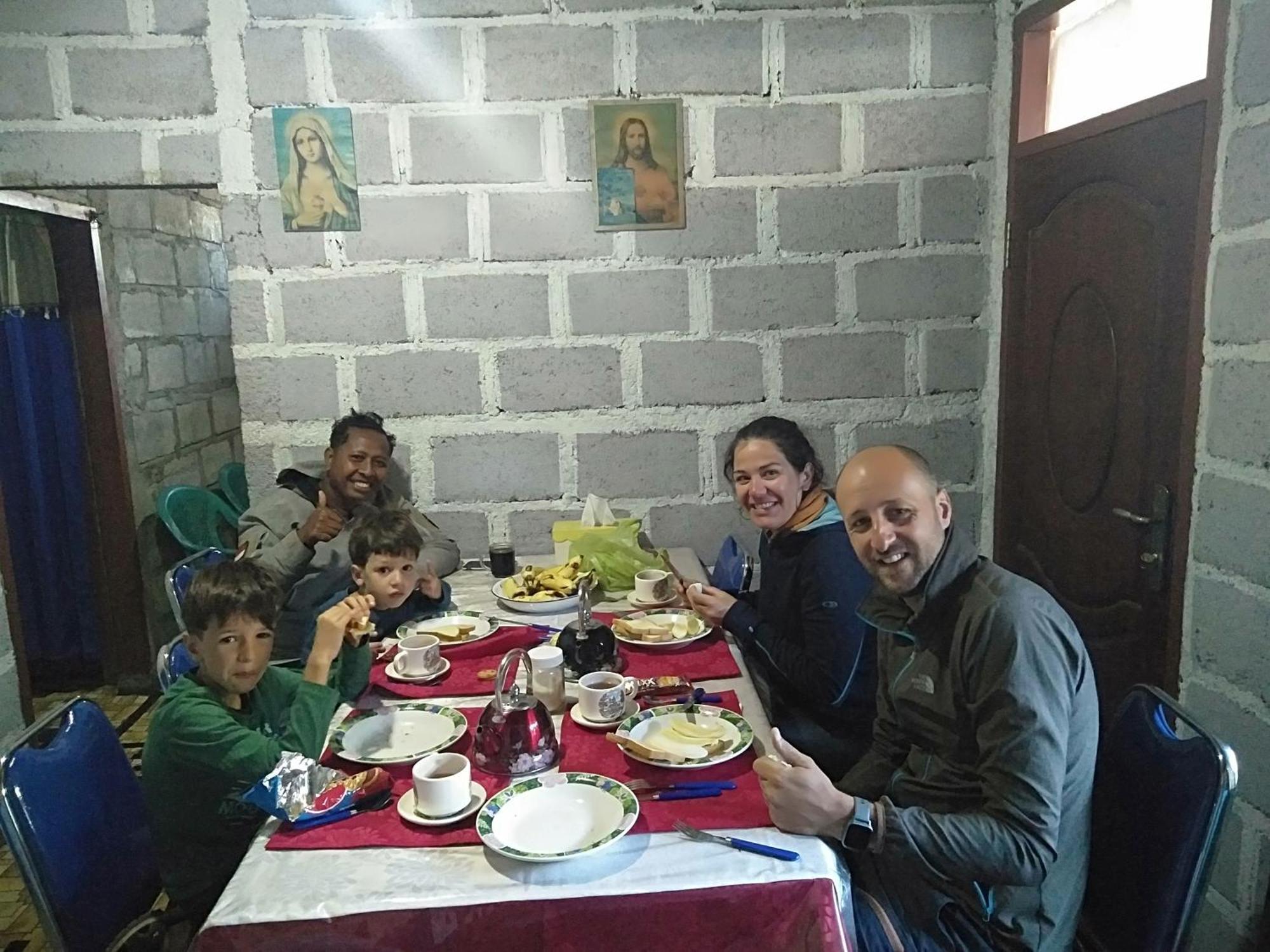 Arnolds Familly Homestay Bajawa Chambre photo